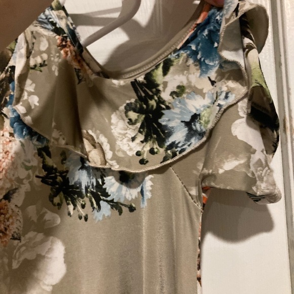 Bellamie Floral Ruffle Cut-out Sleeve Dress - Picture 3 of 7